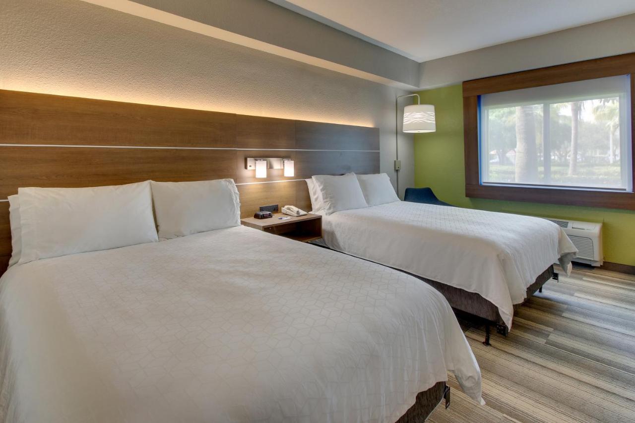 Standard Queen Room Two Queen Beds Communications Accessible