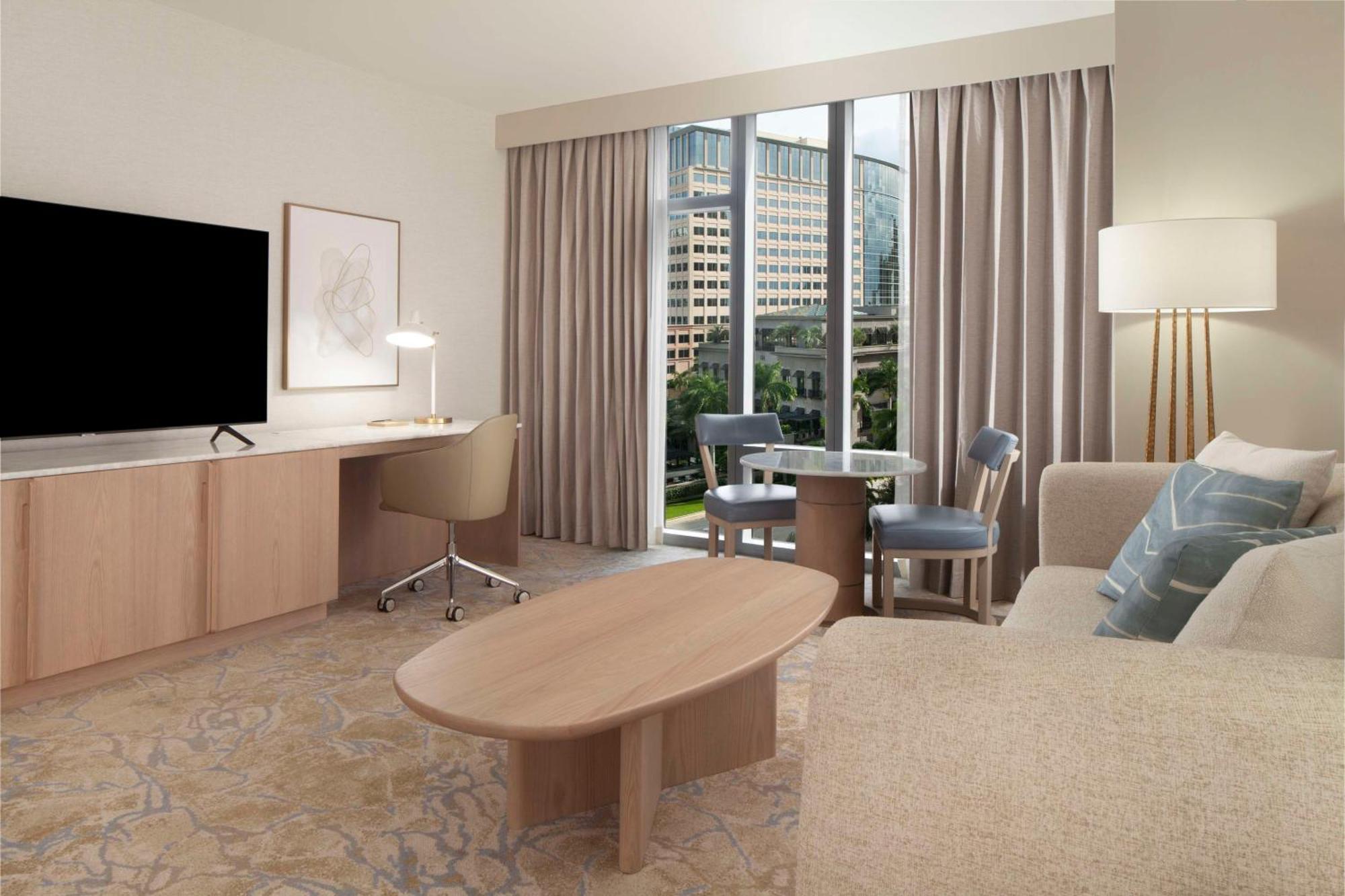 One-Bedroom Premium King Suite City View