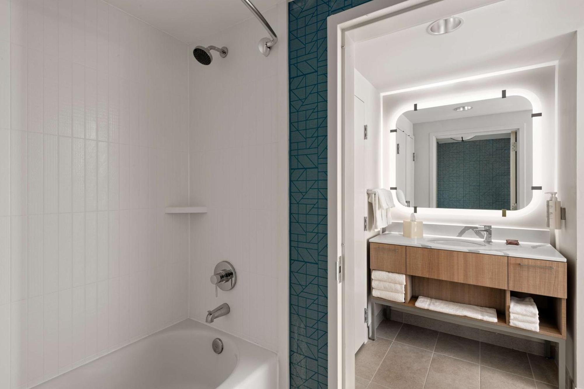 One-Bedroom King Suite