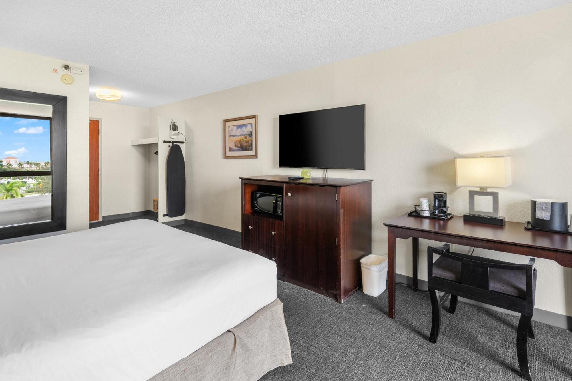 Standard King Room