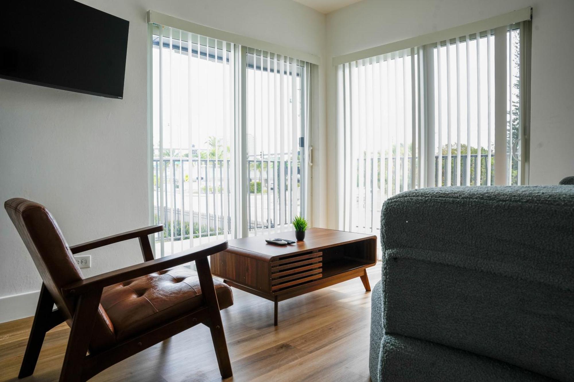 Deluxe One-Bedroom Apartment