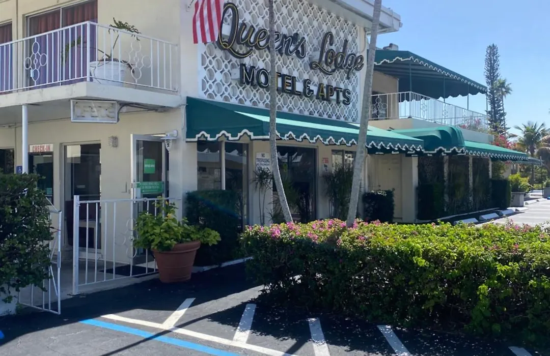 Queens Lodge Motel-1