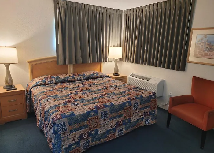 Queens Lodge Motel West Palm Beach